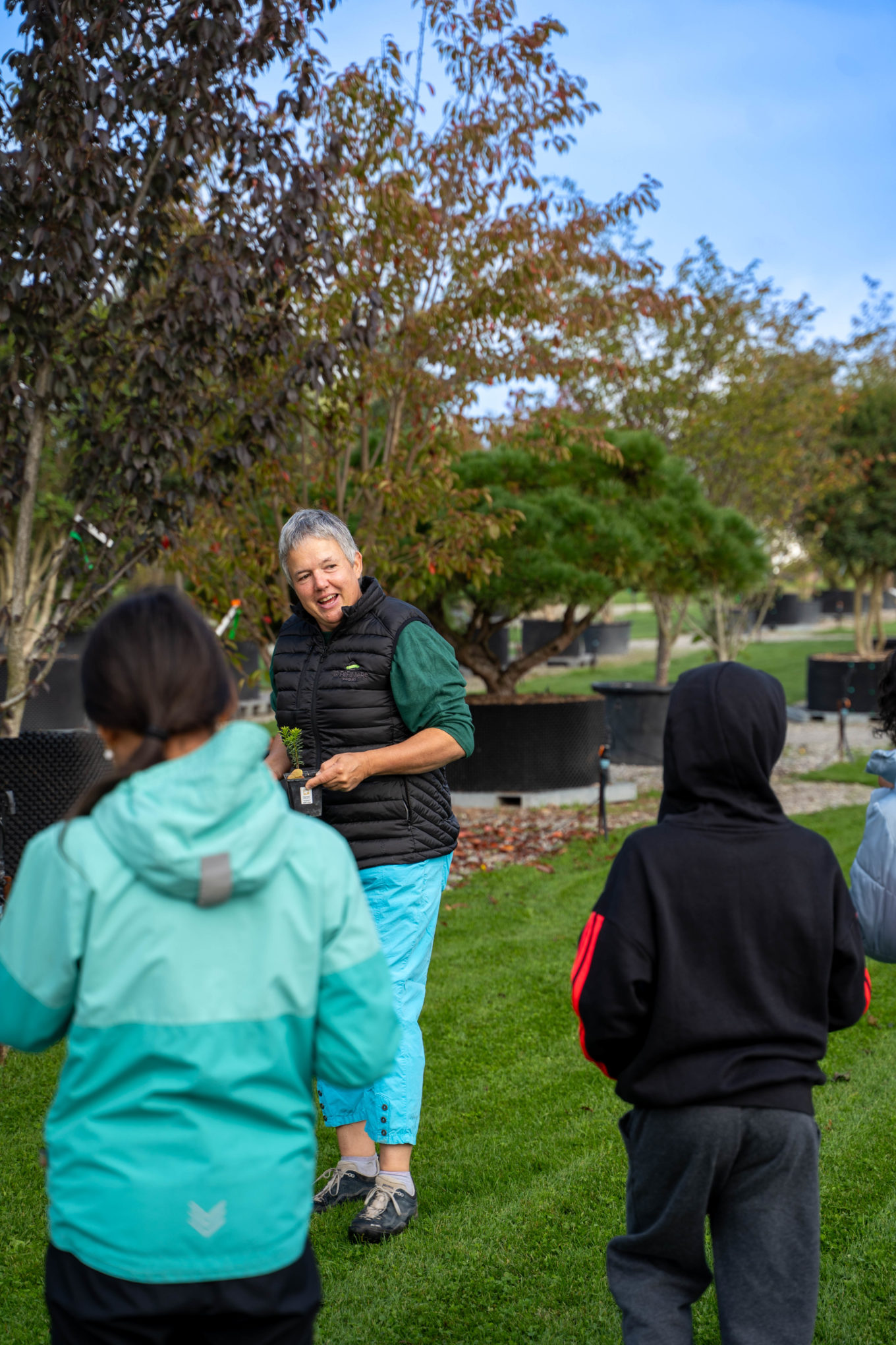 Visite d’élèves à la Pépinière Jacquet – découverte du monde végétal